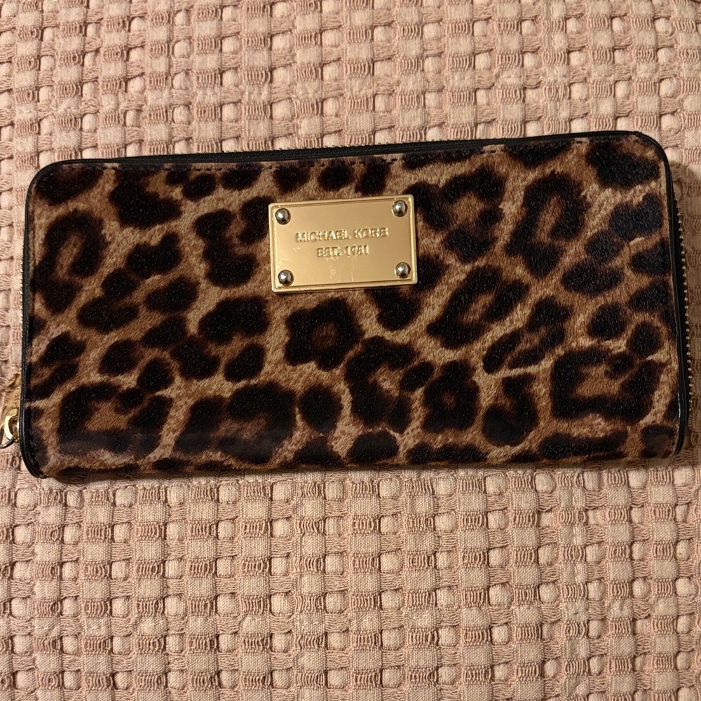 Michael Kors Brown Leopard Print Wallet - Picture 1 of 7